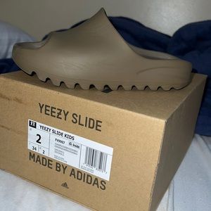 Yeezy slide kids size 2 US